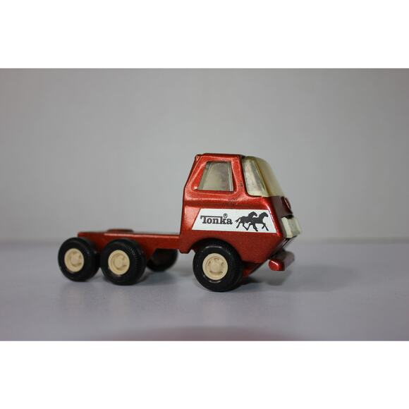VINTAGE 1970s RED TONKA TOY MINI SEMI TRACTOR (D) - Picture 1 of 4